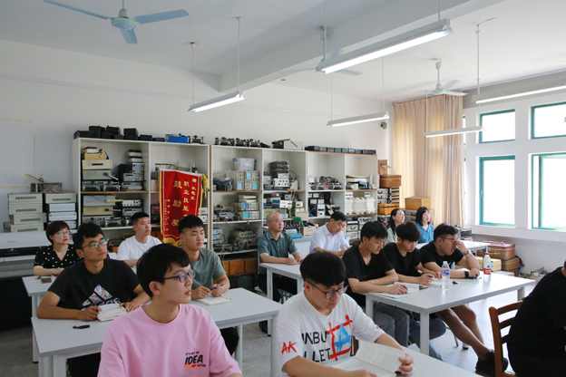 1624344613476039394.jpg 3.jpg