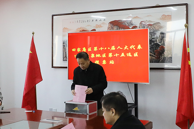 1639389426401060784.jpg 万书记.jpg