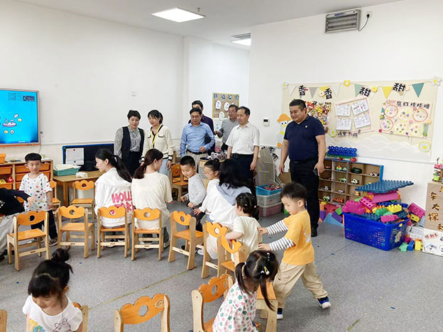 1682043914889039493.jpg 走访幼儿园照片2.jpg