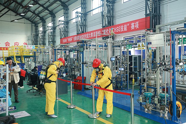 图16 承办安徽省职业院校技能大赛（高职组）“现代化工HSE技能”赛项 拷贝.jpg