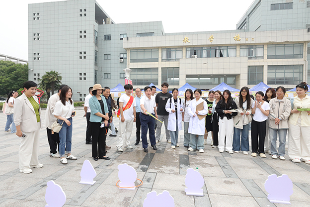 1校领导出席活动 拷贝.jpg