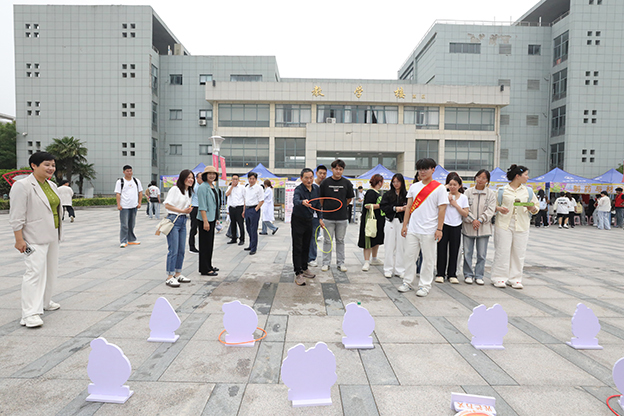 2 校领导出席活动 拷贝 2.jpg