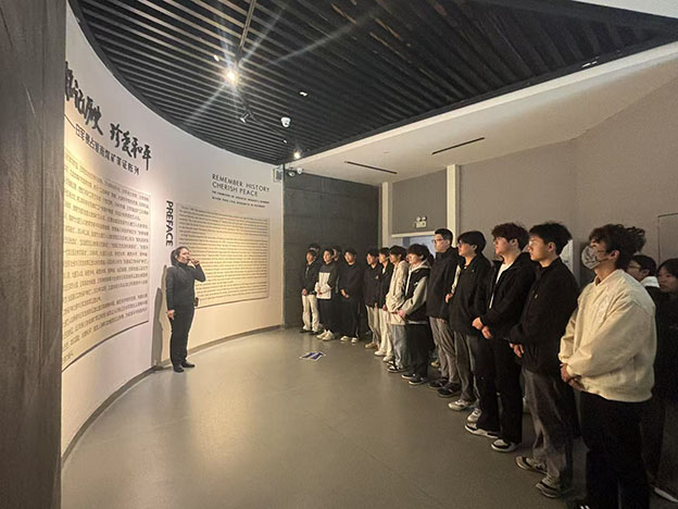 “缅怀先烈 铭记历史 ”校外实践教学活动.jpg