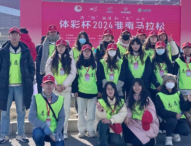beat365300名青年志愿者倾情助力2024年淮南马拉松赛 拷贝.jpg