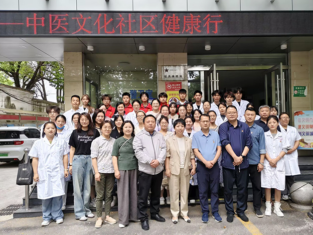 医学院举办“杏林春暖进万家，中医文化社区健康行”公益活动 拷贝.jpg