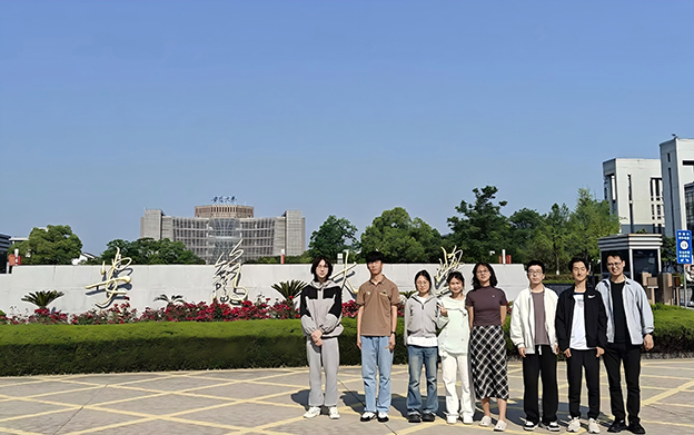 35109B3B96AB188D770B3251FABE555C 拷贝.jpg