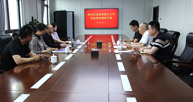 座谈会照片 拷贝.jpg