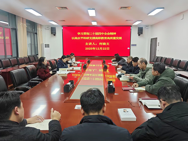 何晓文讲党课OK 拷贝.jpg